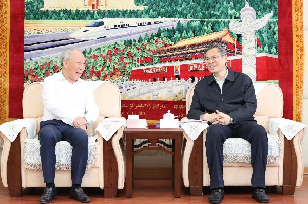 20230524嚴(yán)介和、嚴(yán)昊與新疆維吾爾自治區(qū)黨委副書記、烏魯木齊市委書記何忠友會談2_proc.jpg