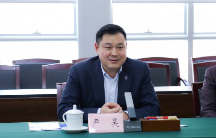 20240304嚴(yán)昊主席與廣西產(chǎn)業(yè)園區(qū)改革發(fā)展辦公室黨組書記、主任鄒展業(yè)會(huì)談2.jpg