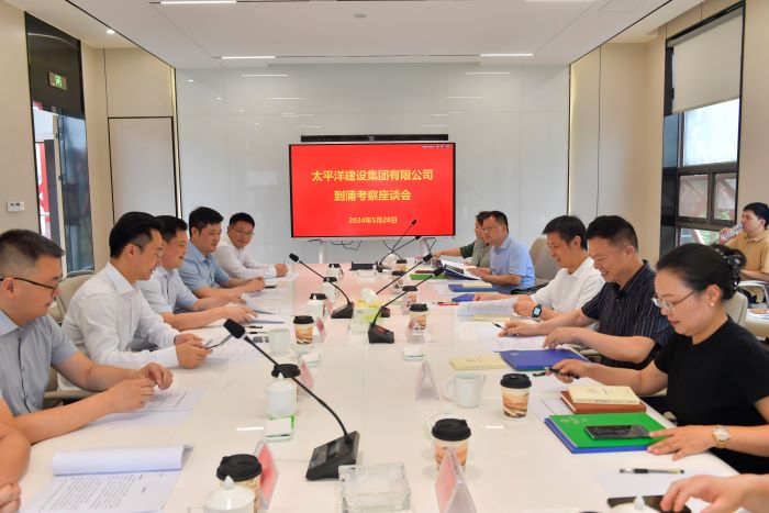 5月28日嚴(yán)昊主席率隊(duì)赴成都蒲江考察并同蒲江縣委副書(shū)記、縣長(zhǎng)趙鋼會(huì)談.jpg