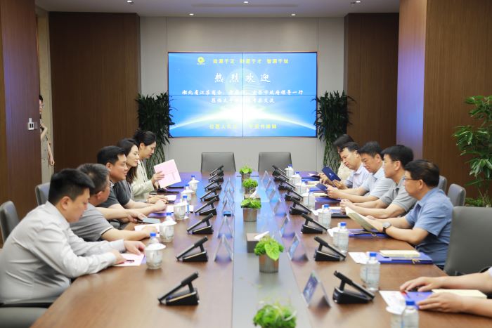 5月30日嚴(yán)昊主席與湖北省江蘇商會會長李興東一行會談1.jpg