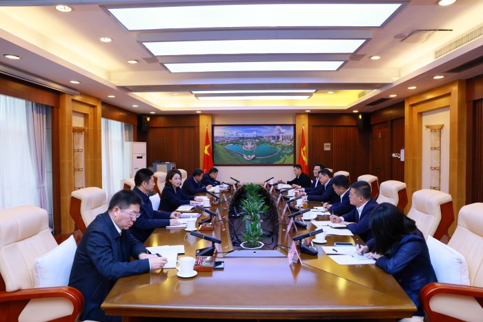 20250205嚴(yán)昊與廣西防城港市委書記黃江、市長邱明宏會談1.jpg