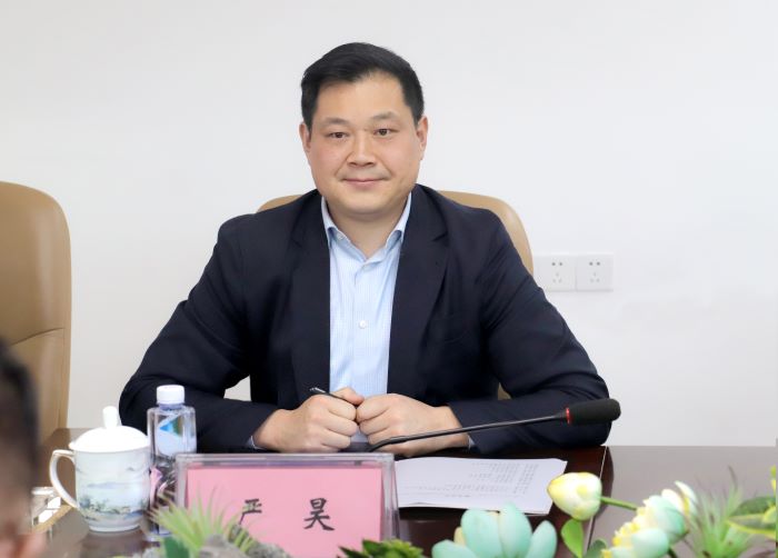 20250210嚴(yán)昊與廣東省雷州市委書記吳松江、市長閆嘉偉會談1.jpg