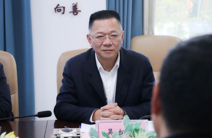 20250210嚴(yán)昊與廣東省雷州市委書記吳松江、市長閆嘉偉會談3.jpg