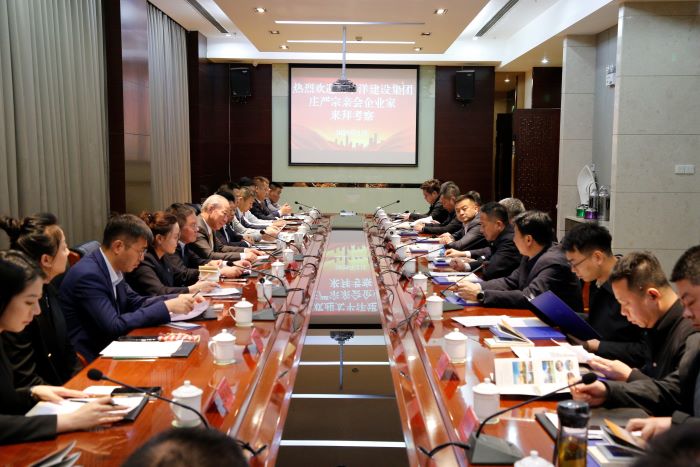 2月28日，與阿克蘇地區(qū)拜城縣委書記霍軍會談1.jpg